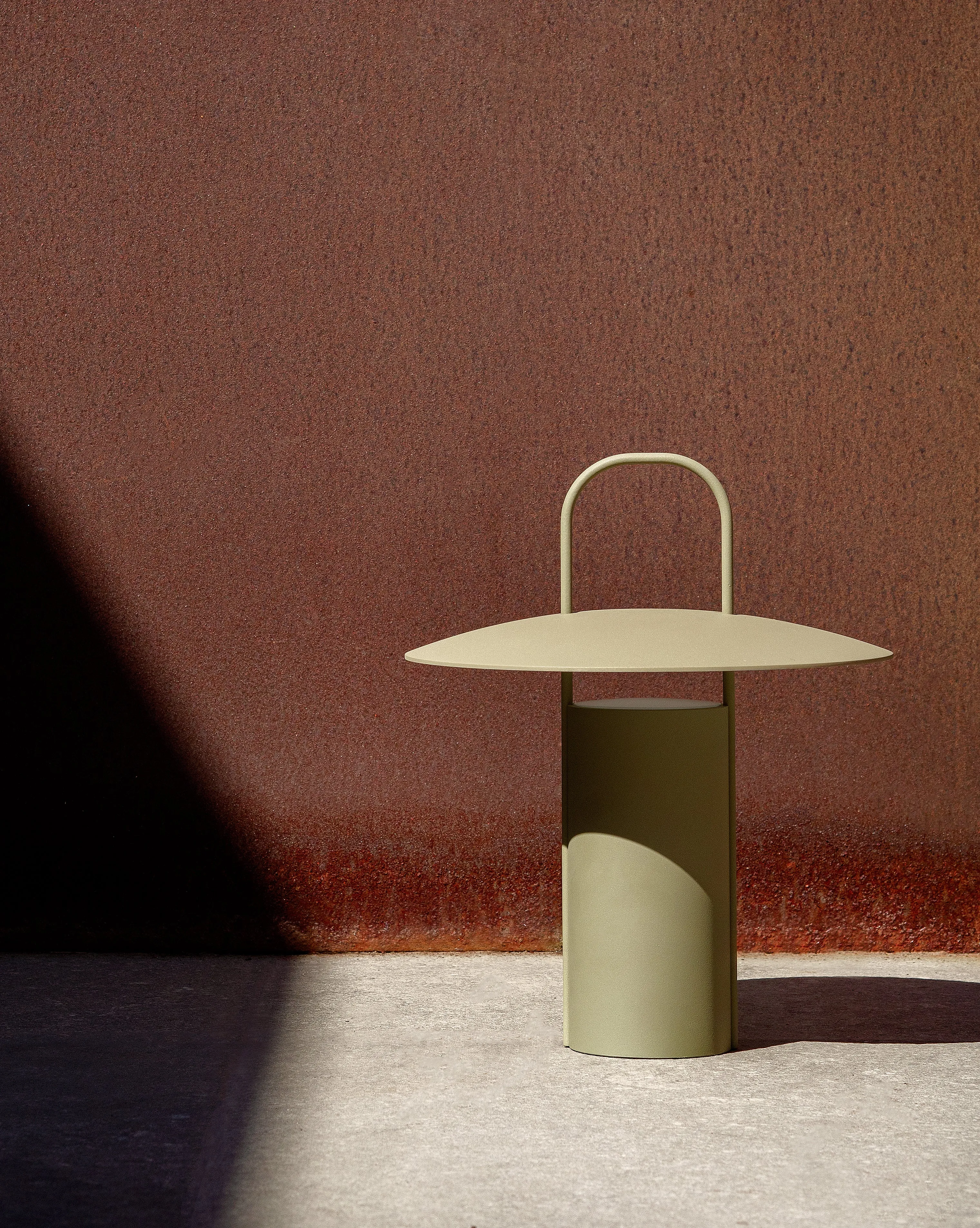 Minimalist Metal Portable Table Lamp | Ray
