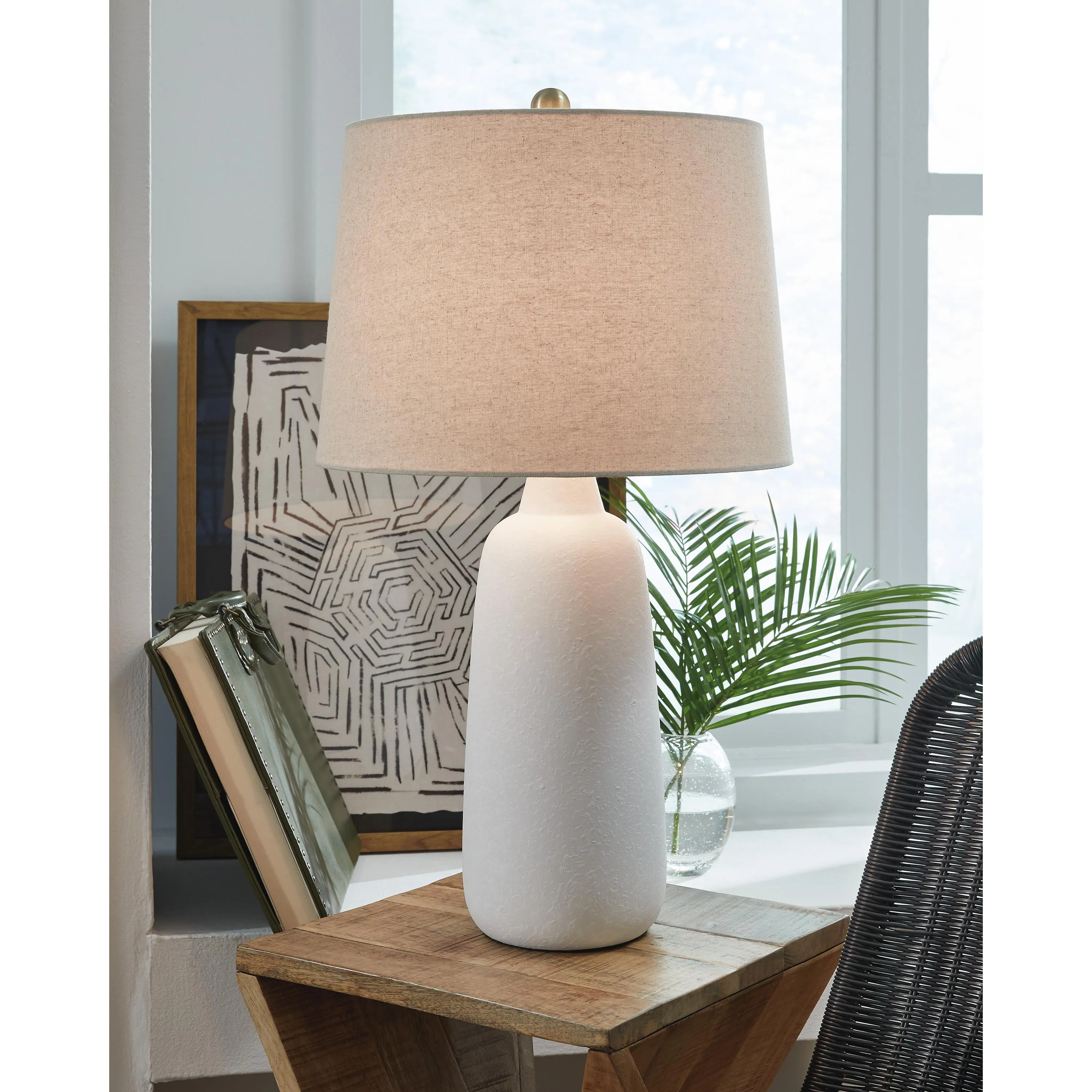 Signature Design by Ashley Avianic L177964 Ceramic Table Lamp