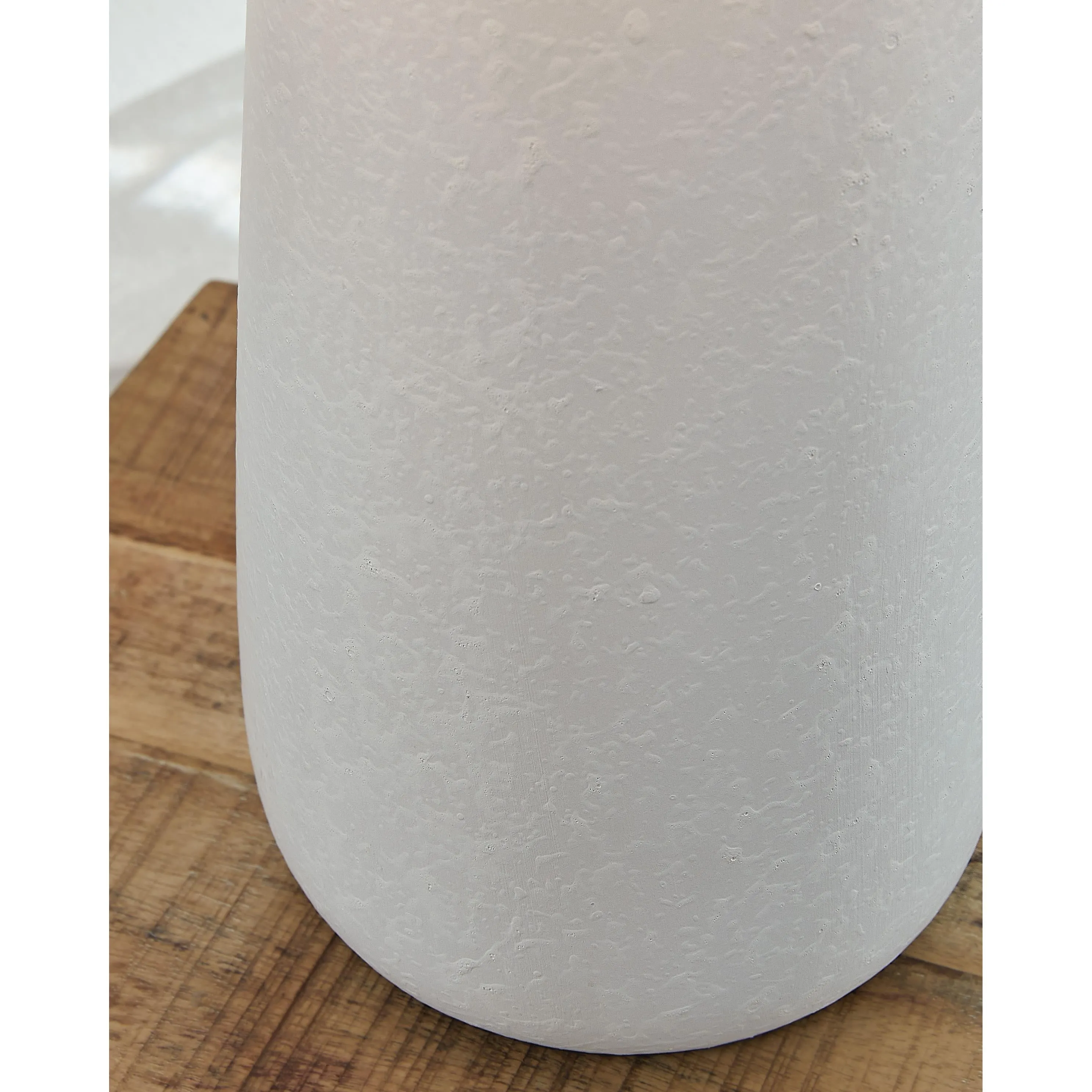 Signature Design by Ashley Avianic L177964 Ceramic Table Lamp