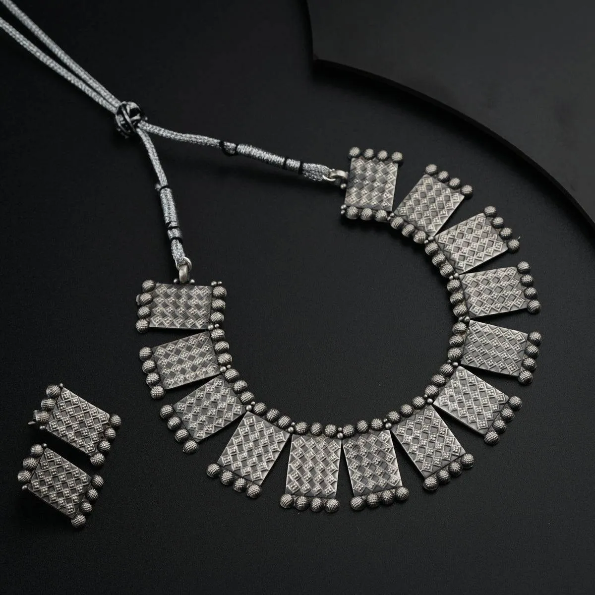 The Biscuit Choker Set